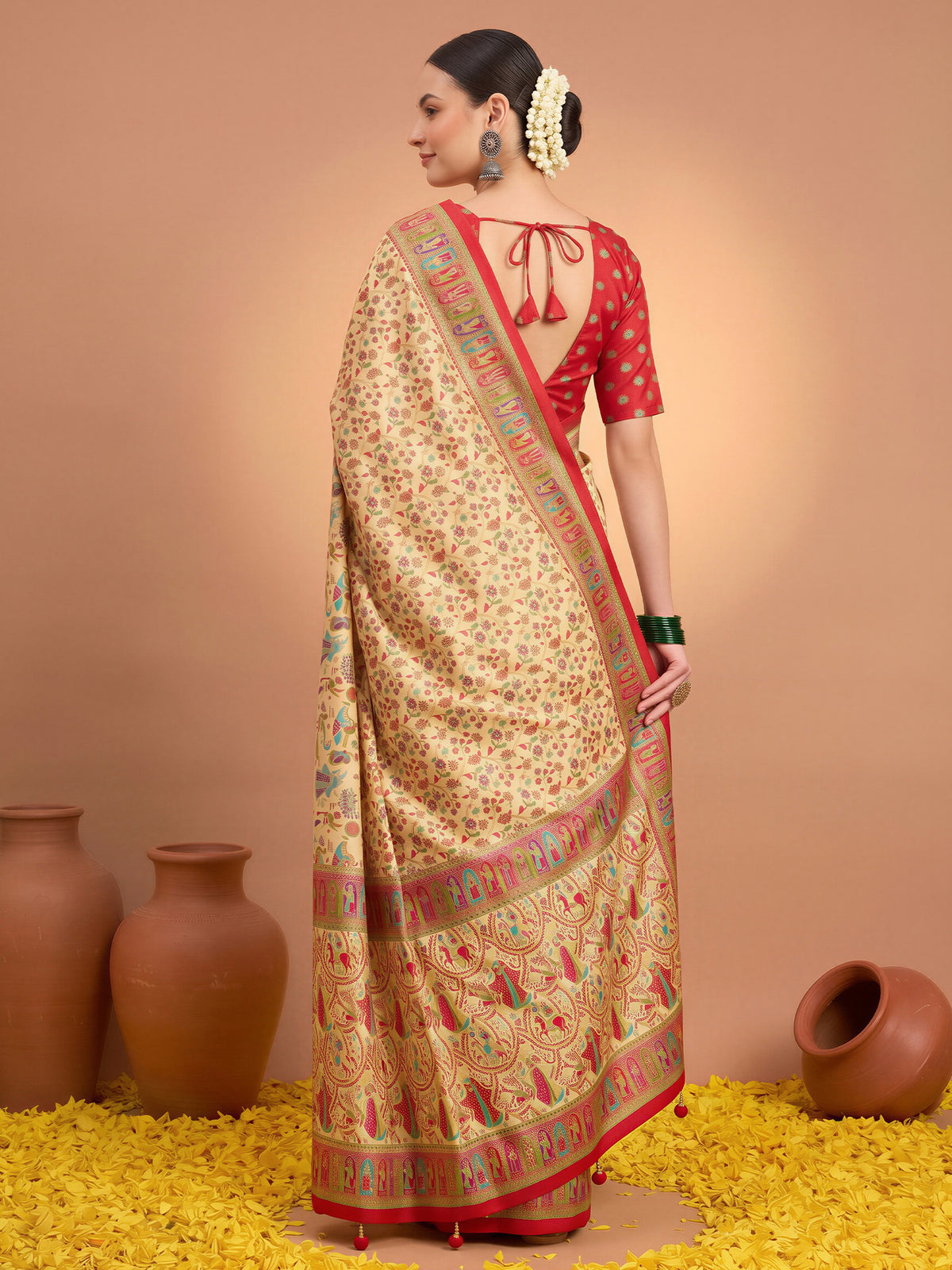 Cream Silk Blend saree – detail view 1
