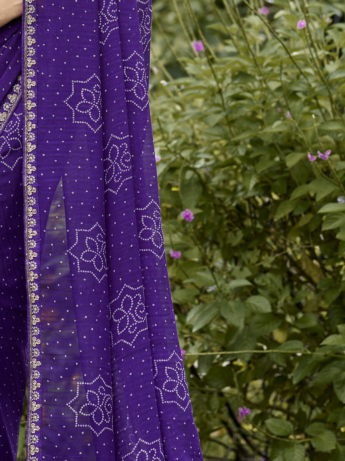 Pallu detail of violet georgette saree showing bandhani tie-dye dot work and zari border