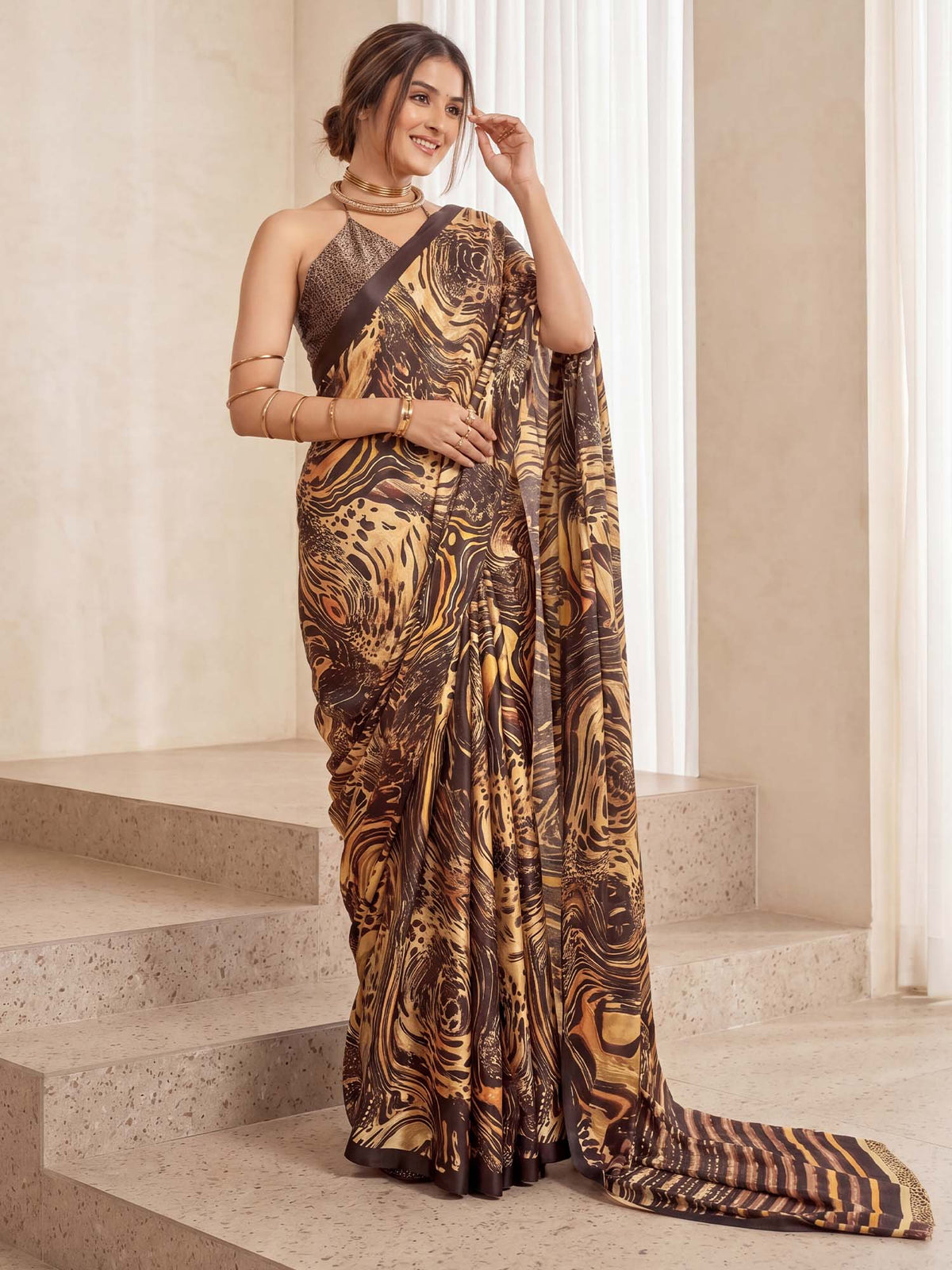 Beige Crepe saree – detail view 3