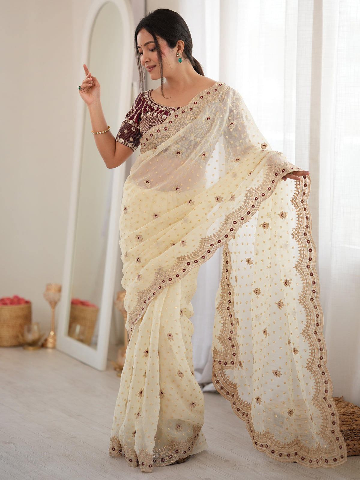 White Silk Blend saree – detail view 2