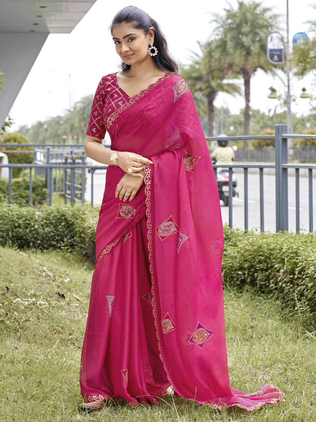 Pink foil chiffon saree with pink blouse piece