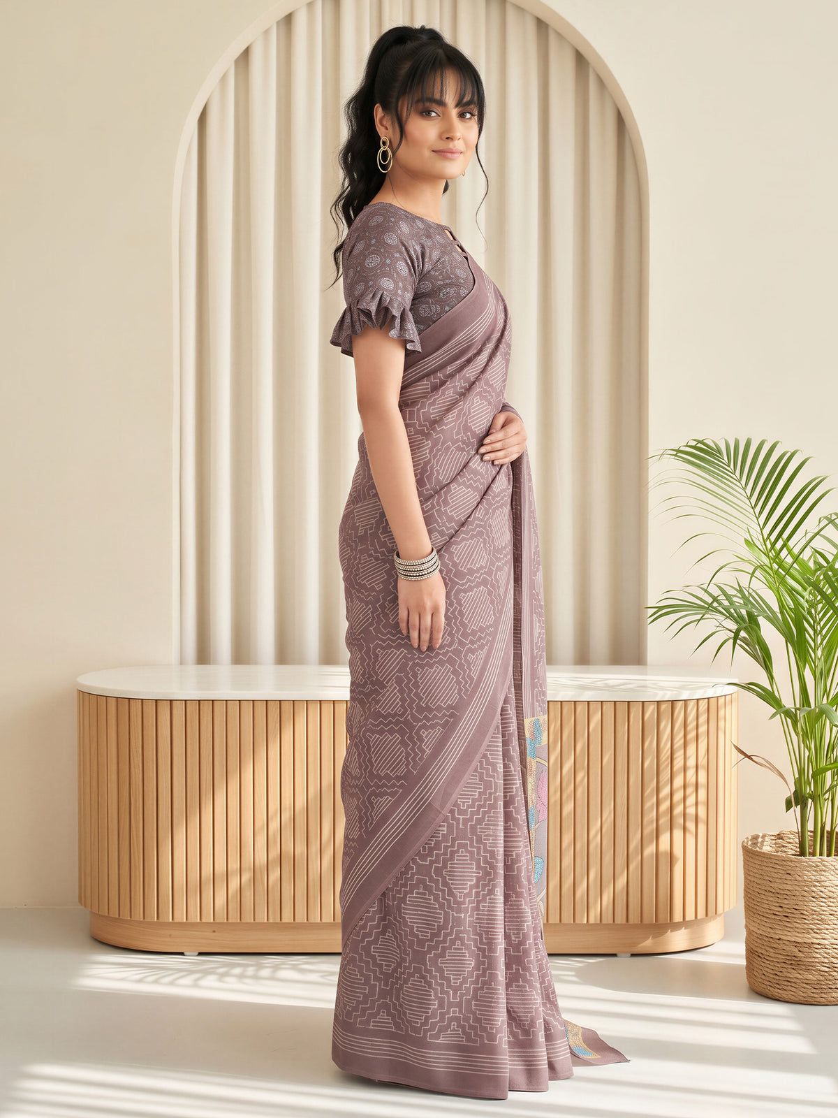 Brown Linen Blend saree – detail view 2