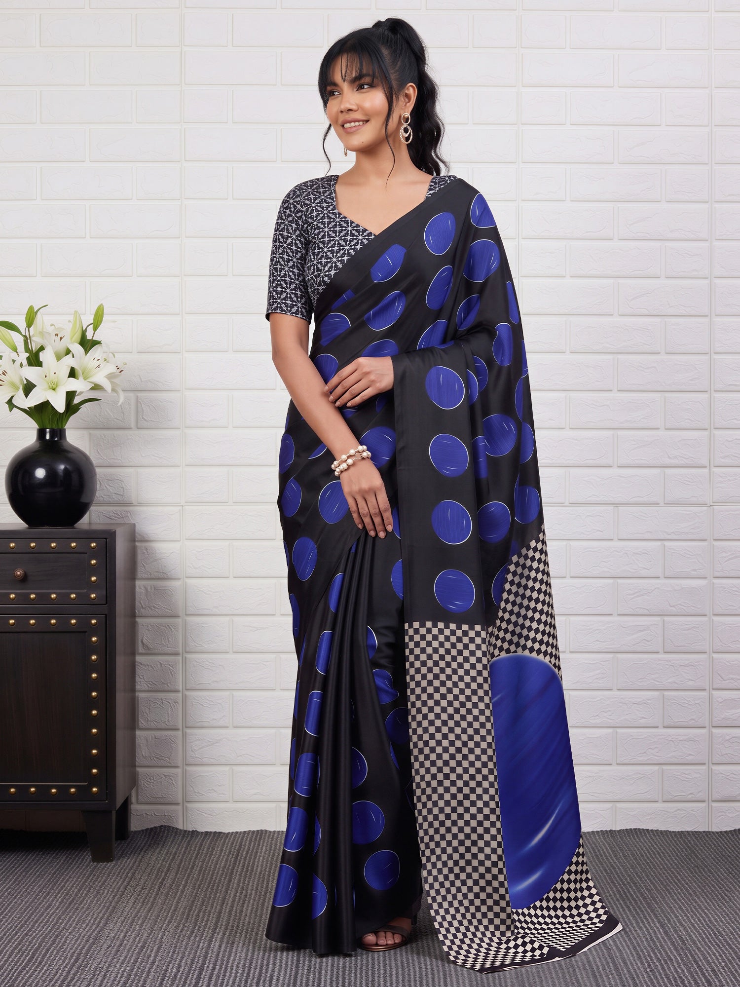 Blue Satin saree – detail view 3