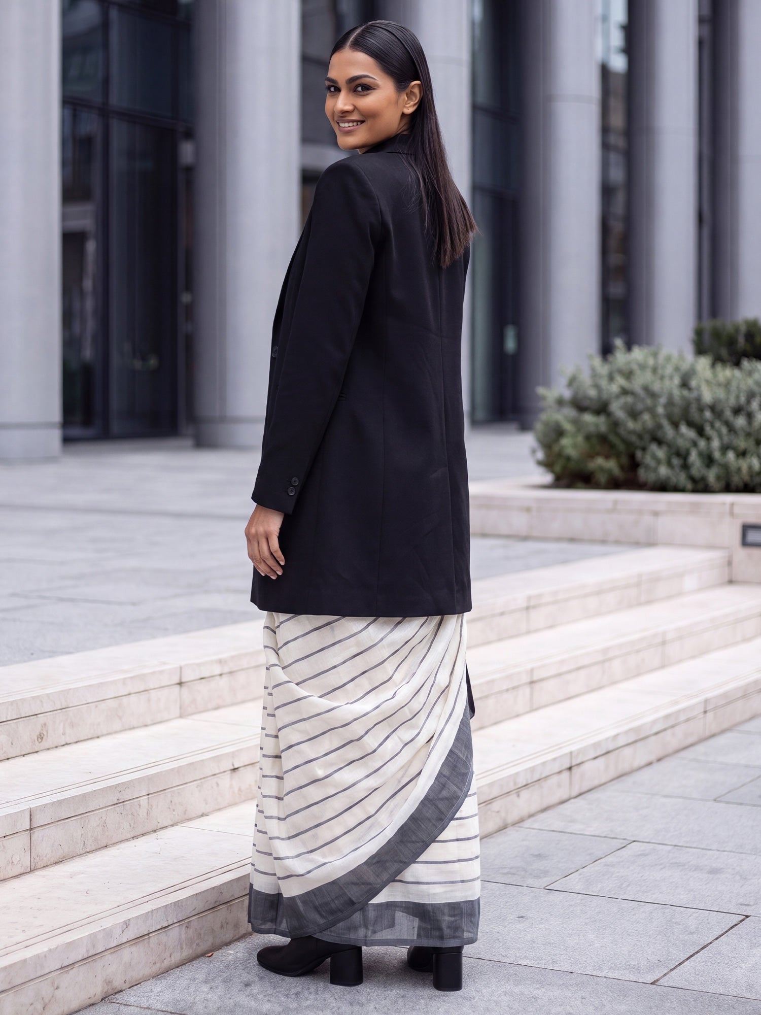 Off White Cotton Linen saree – detail view 1