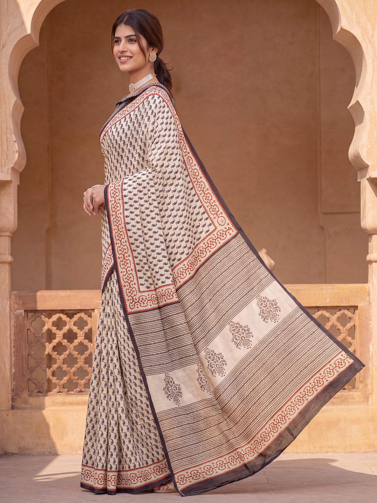 Off White Bhagalpuri Silk saree – detail view 2