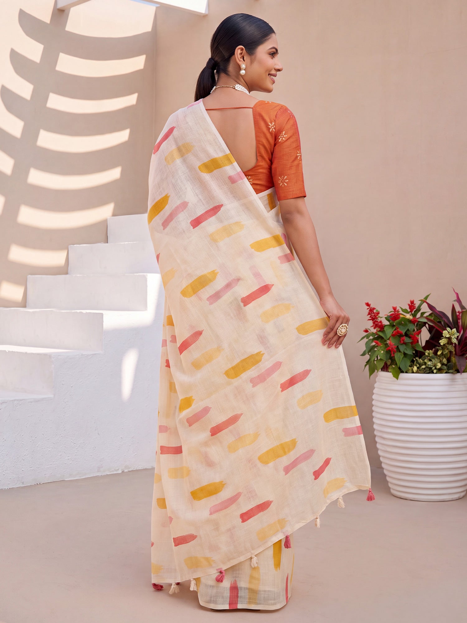 Cream Cotton Linen saree – detail view 1