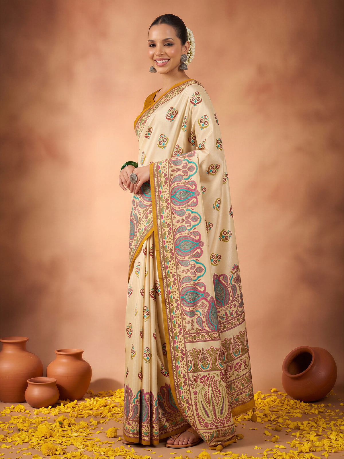 Off White Silk Blend saree – detail view 2