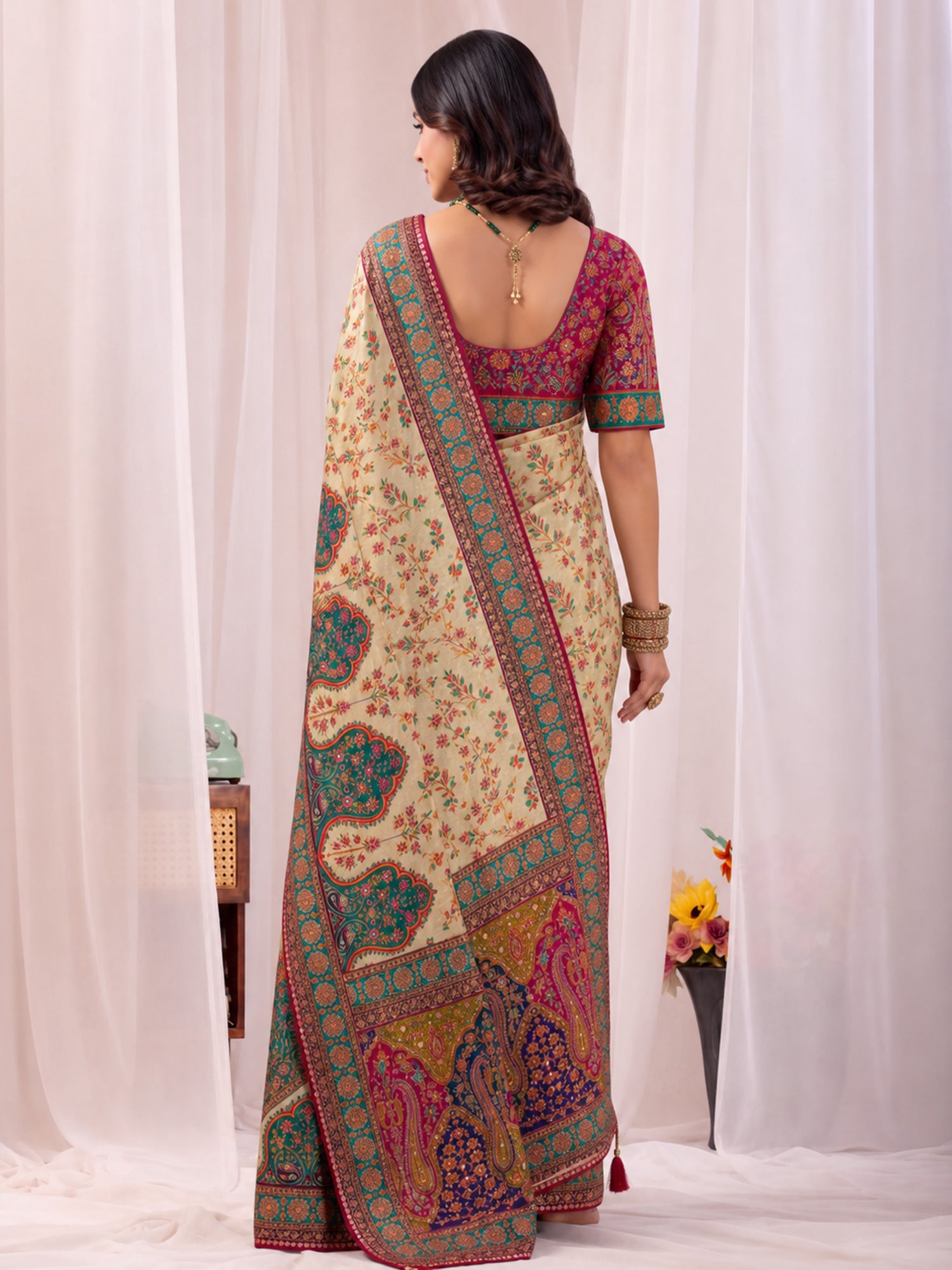 Cream Silk Blend saree – detail view 1