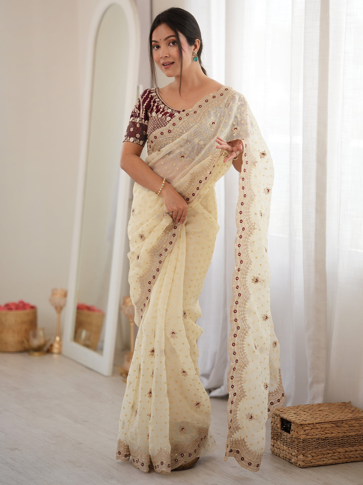 White Silk Blend saree – detail view 1