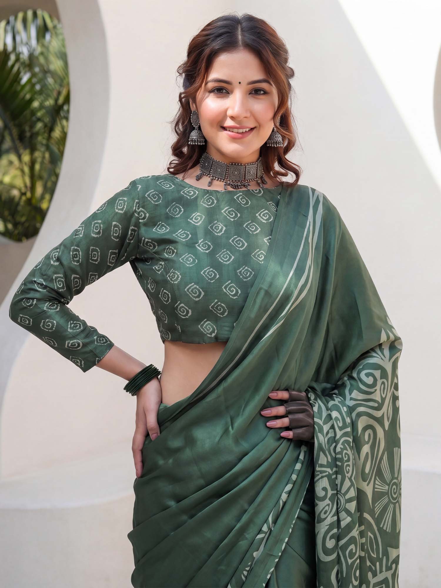 Green Crepe saree – detail view 4