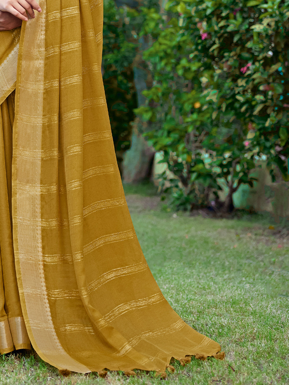 Olive Georgette saree – detail view 4