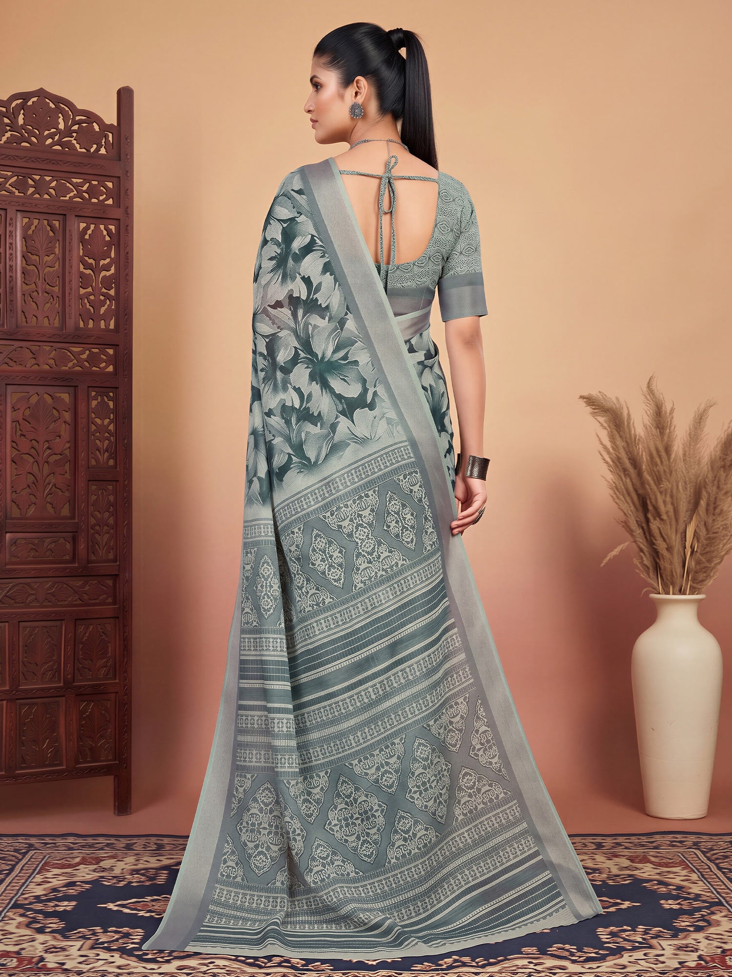 Green Cotton Linen saree – detail view 1