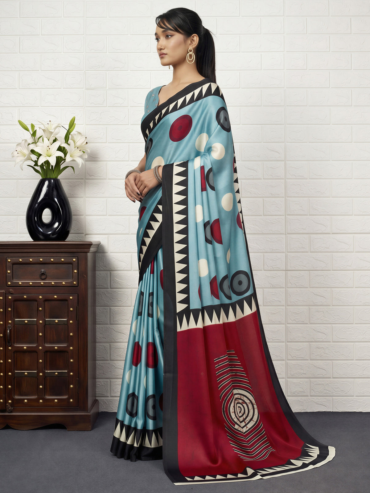 Turquoise Blue Satin saree – detail view 2