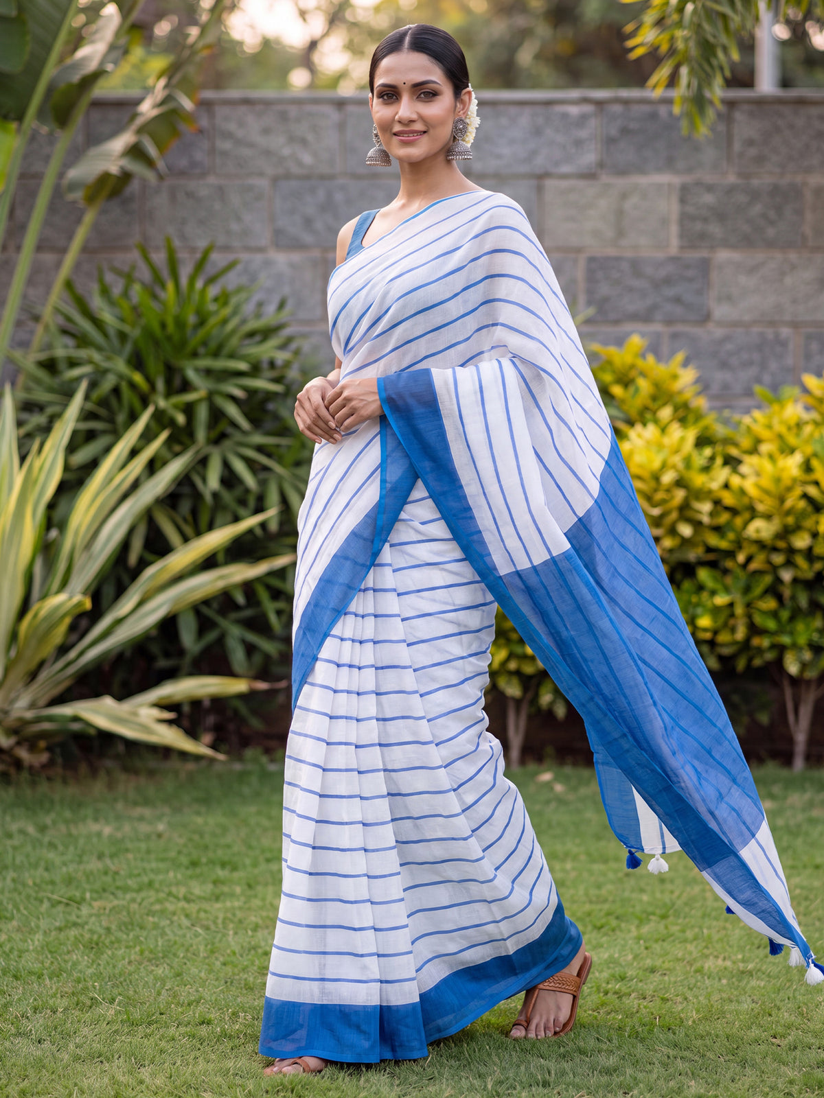 Off White Cotton Linen saree – detail view 2