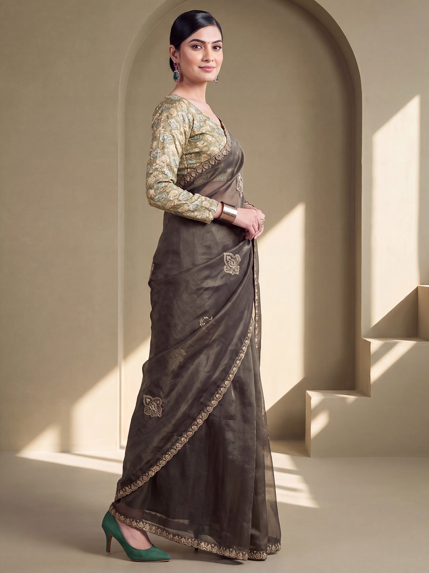 Olive Tissue saree – detail view 2