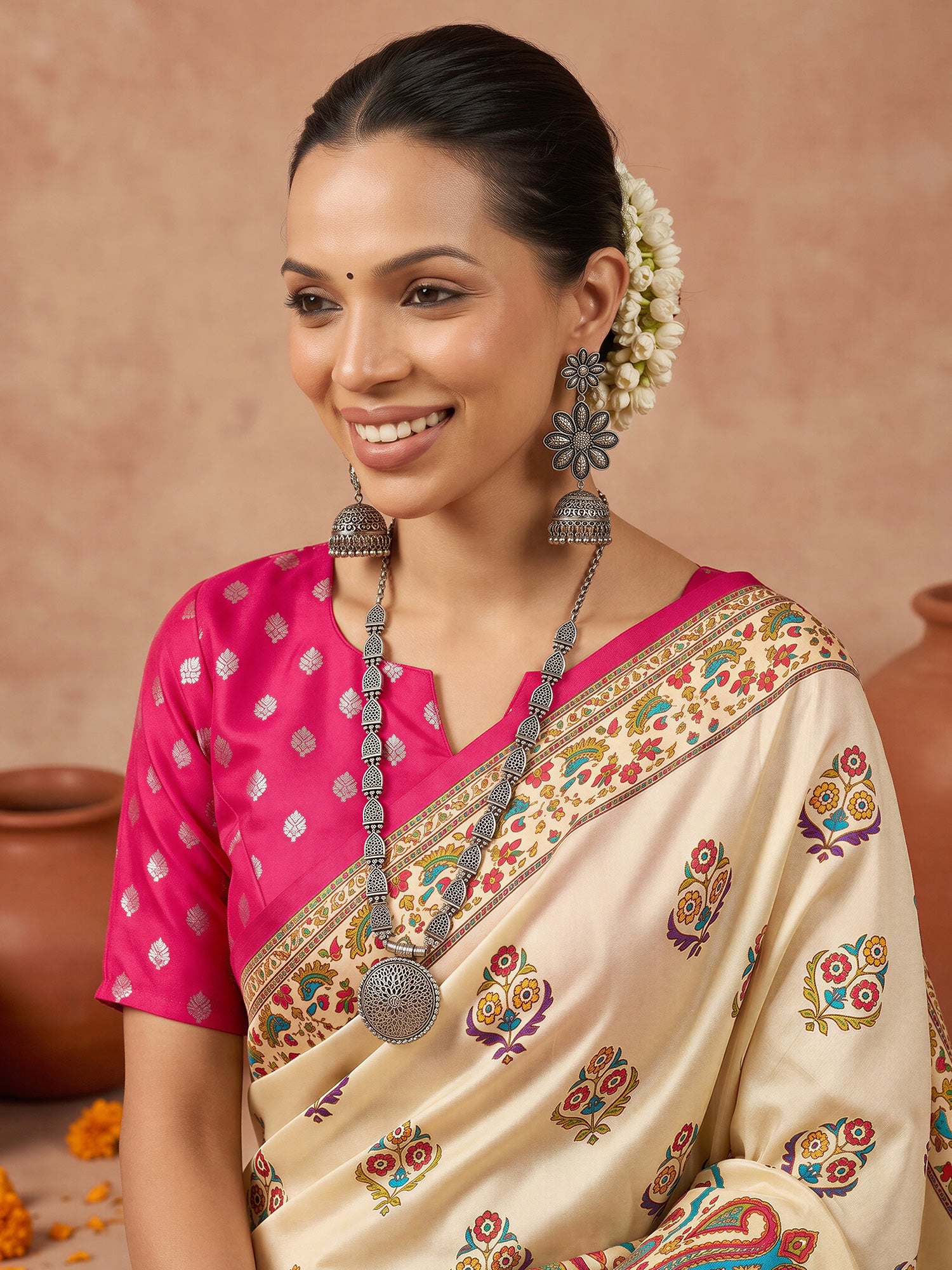 Off White Silk Blend saree – detail view 4