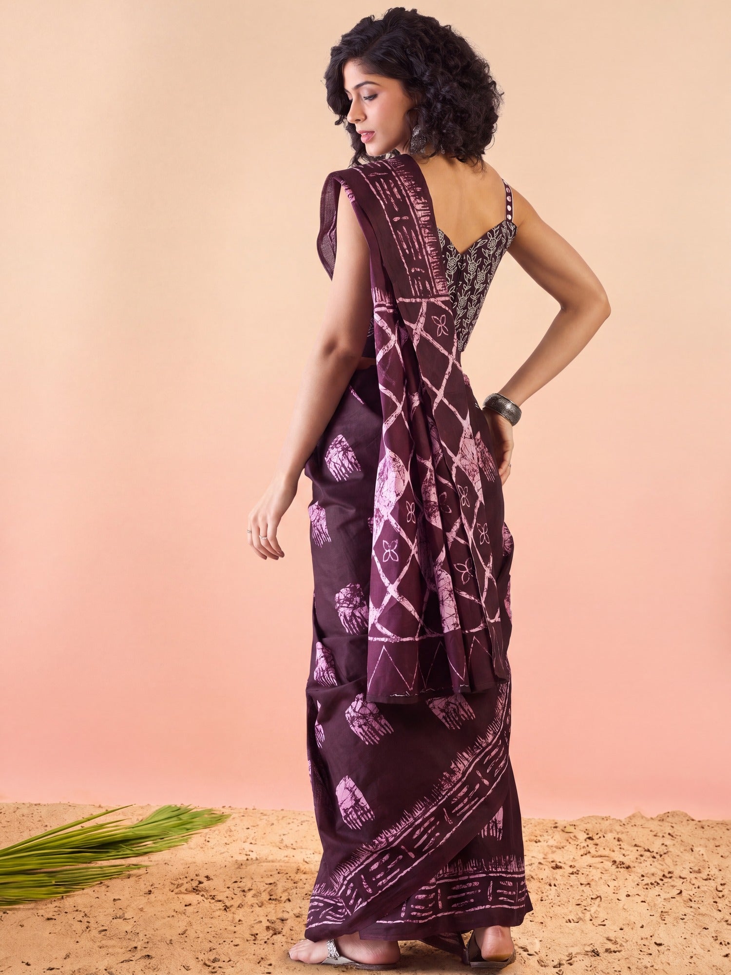 Burgundy Cotton saree – detail view 5