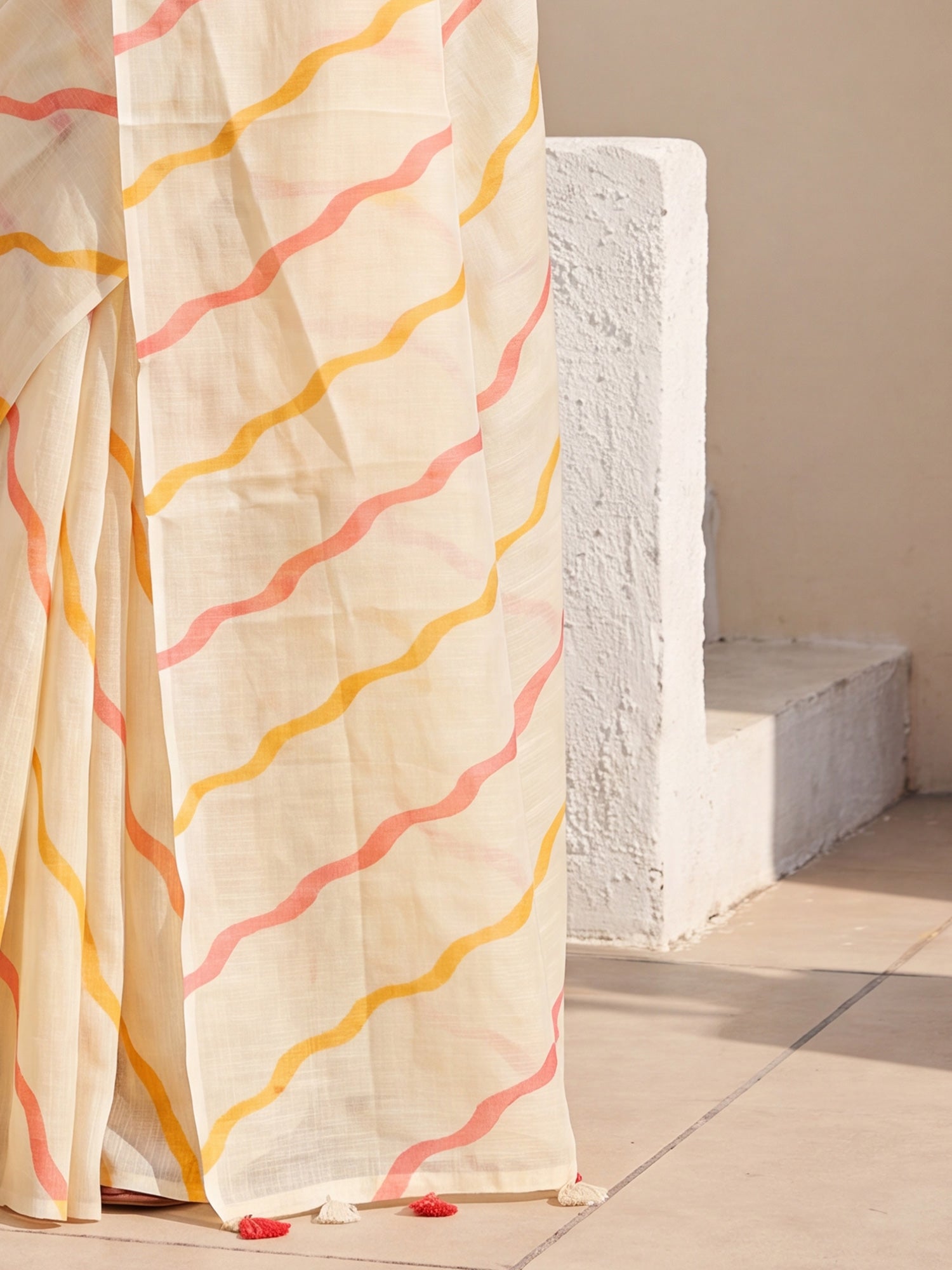 Cream Cotton Linen saree – detail view 5