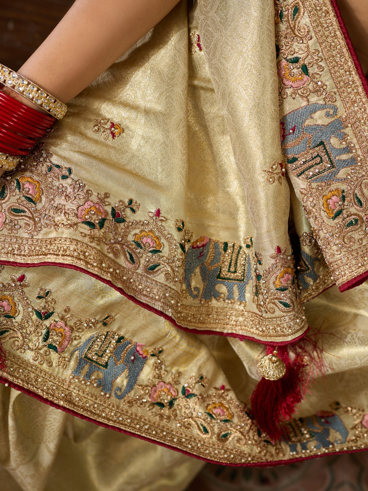 Gold Silk Blend saree – detail view 1