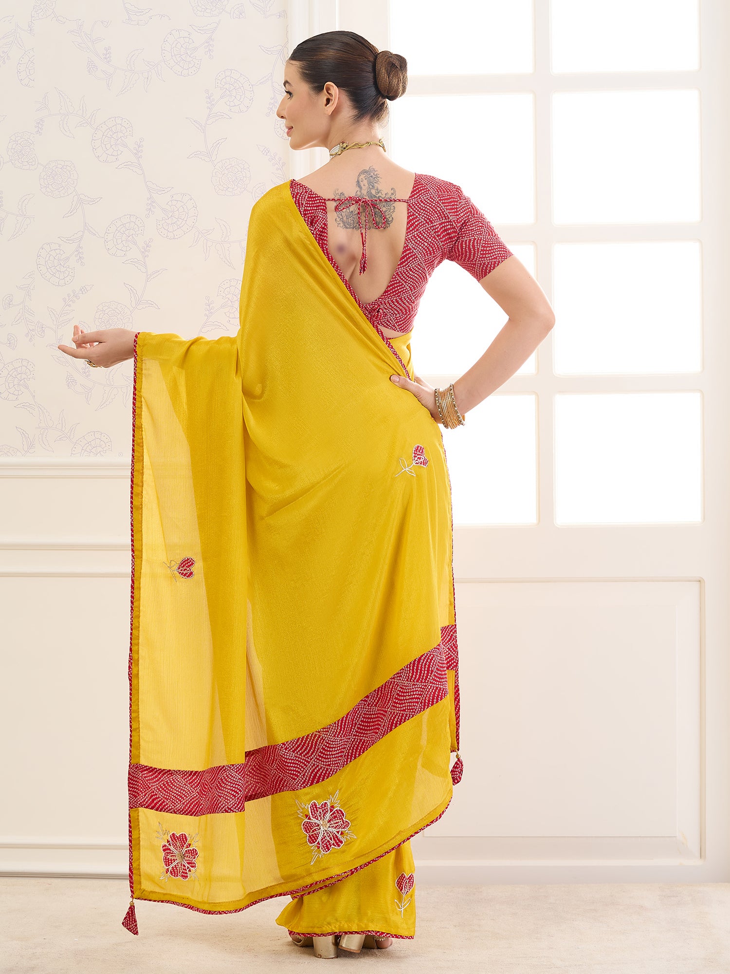 Yellow Chinnon saree – detail view 1