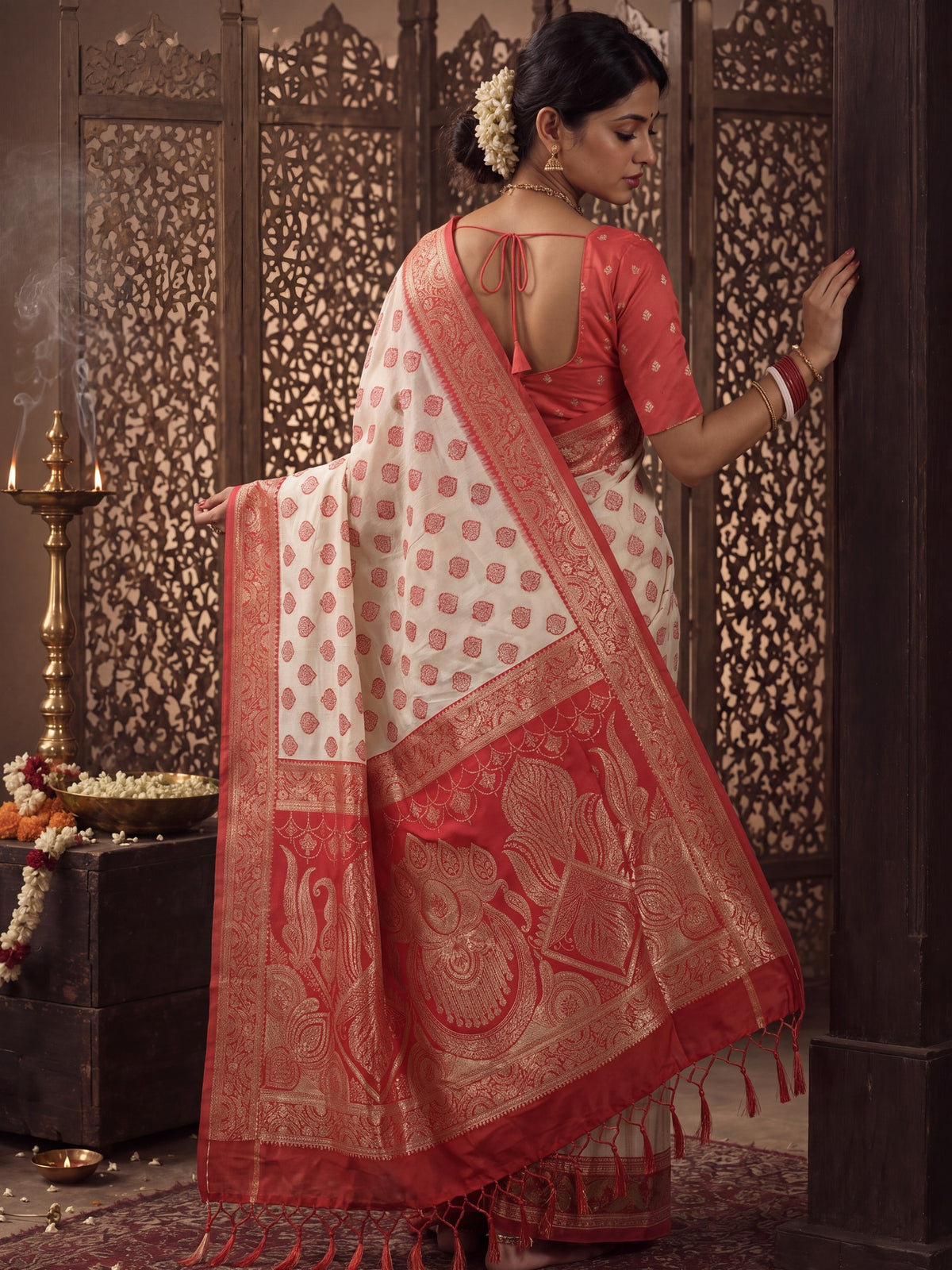 White Banarasi Silk saree – detail view 3