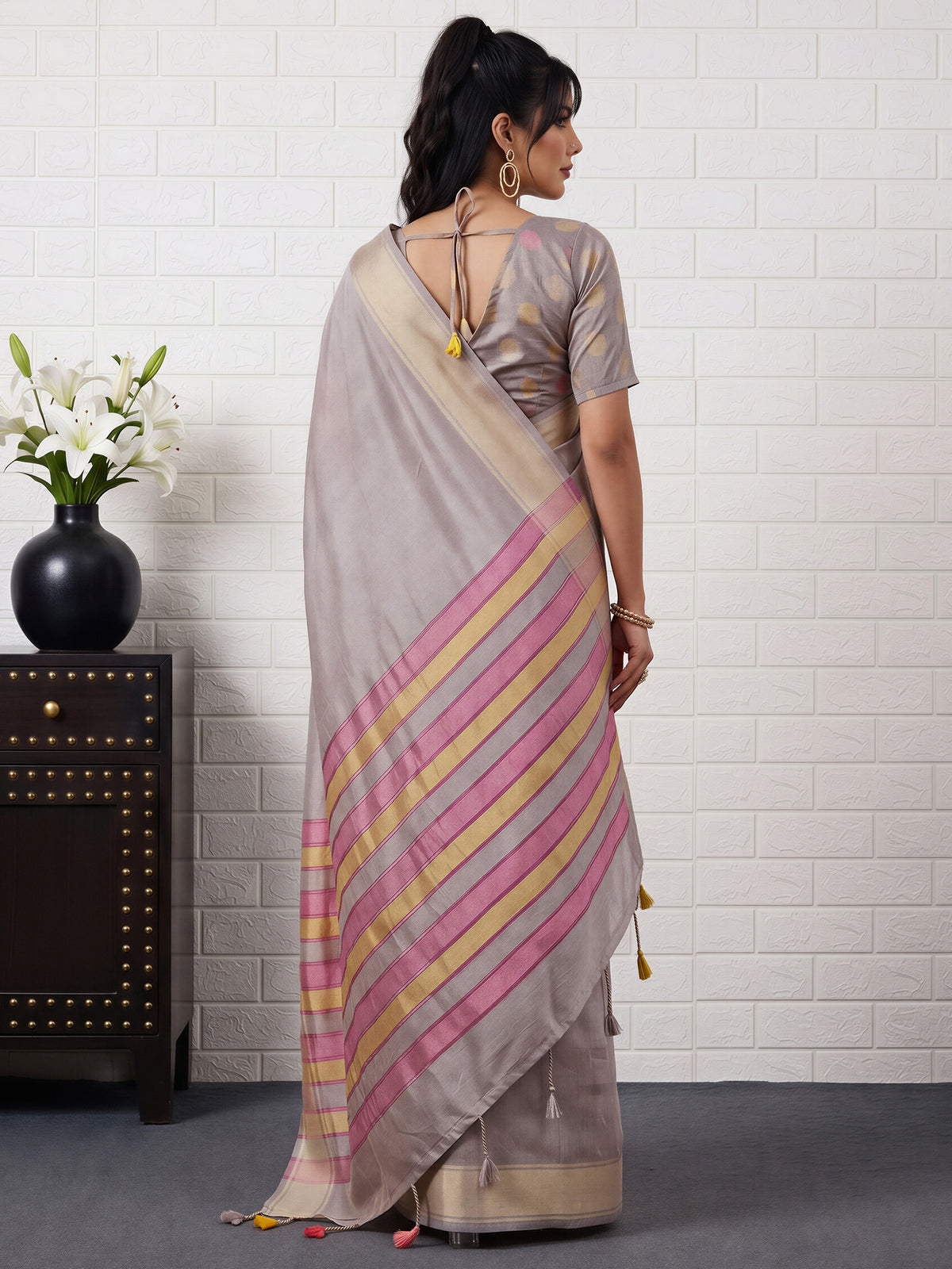 Grey Bhagalpuri Silk saree – detail view 1