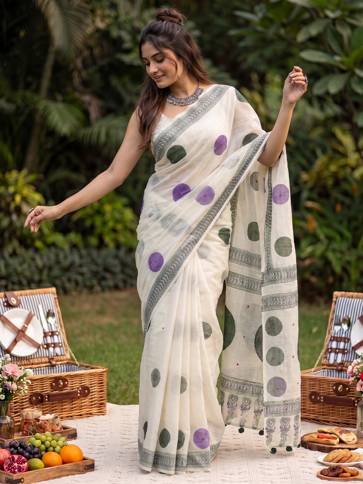 Off White Linen saree – detail view 3