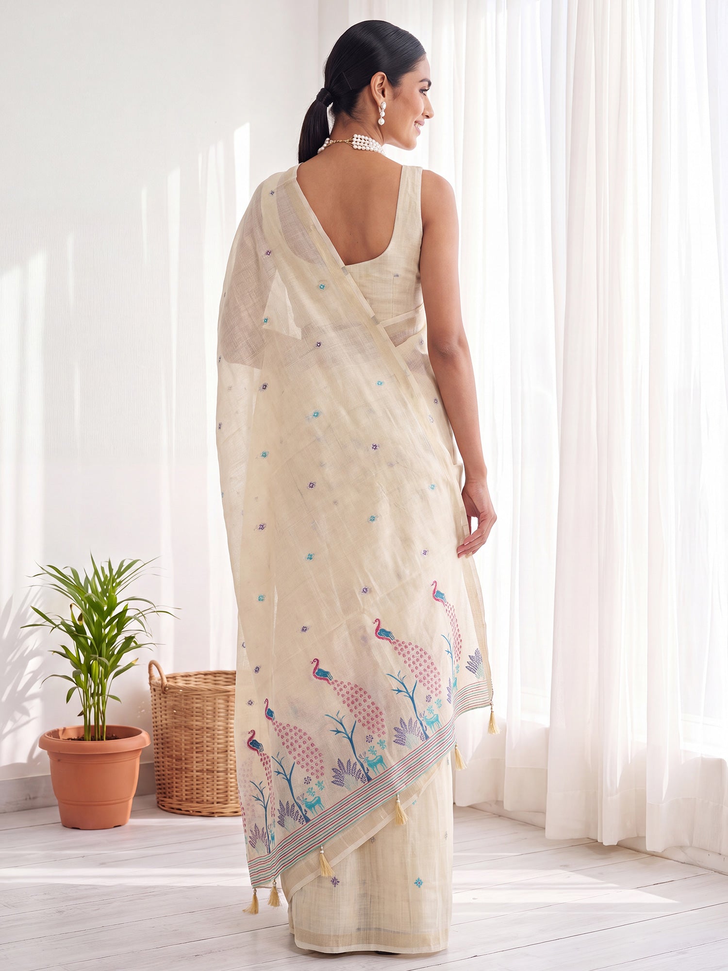 Cream Cotton Linen saree – detail view 1