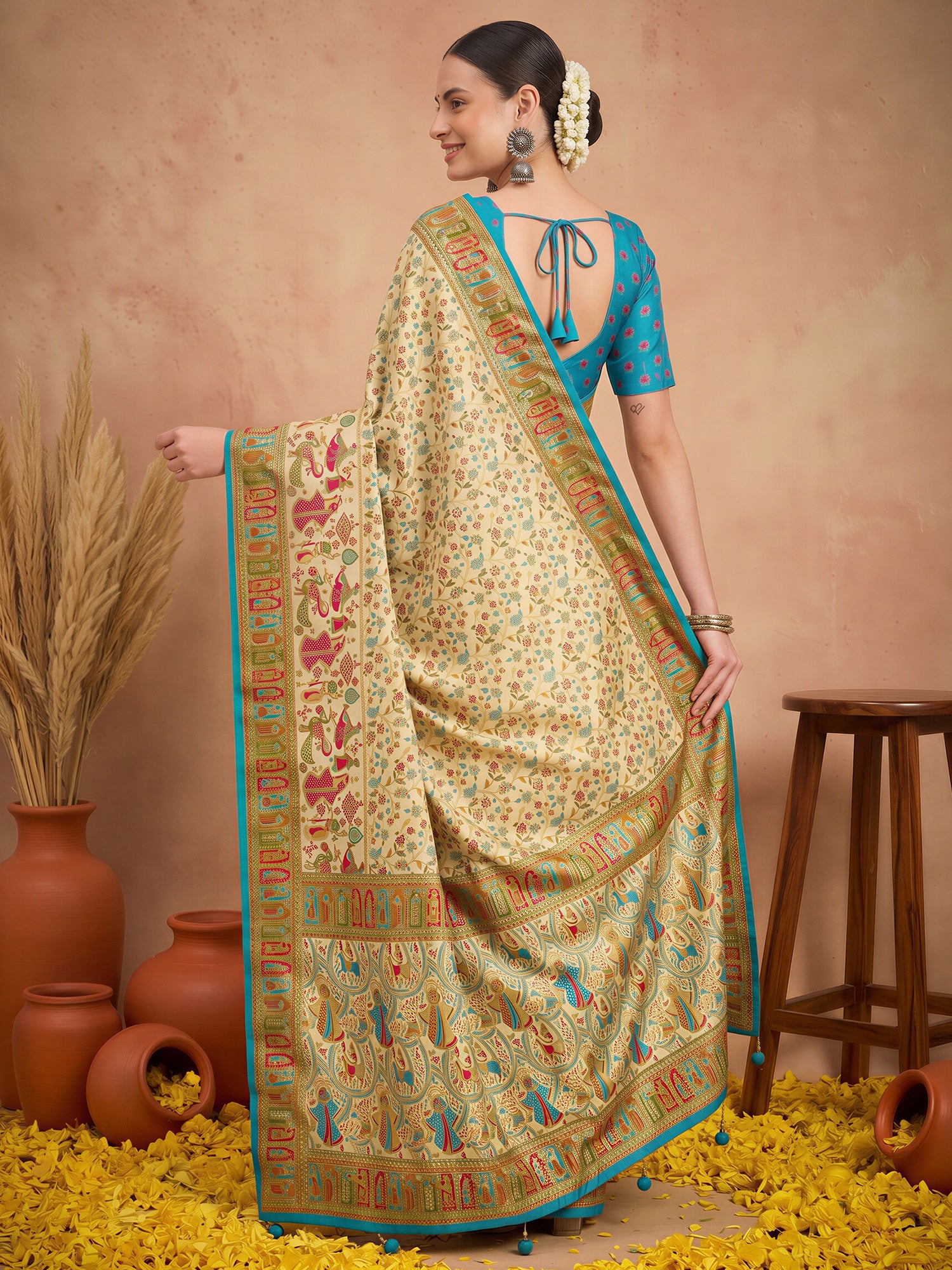 Cream Silk Blend saree – detail view 1
