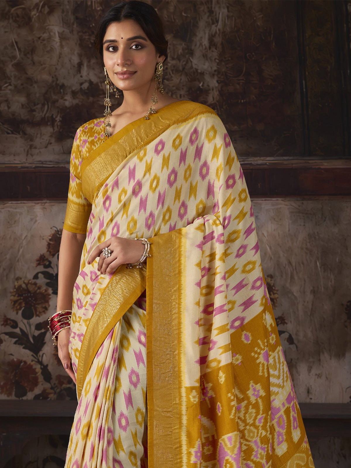 Off White silk blend saree view 4