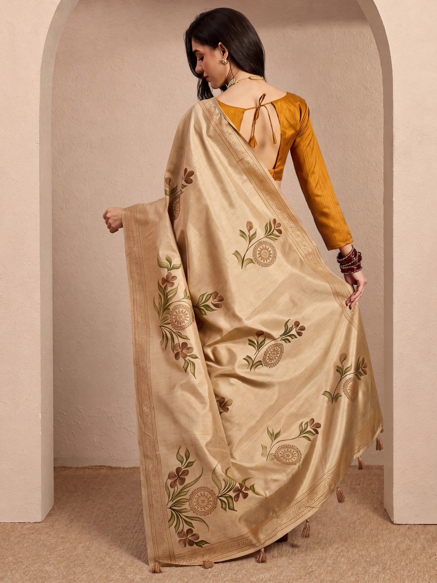 Beige Silk Blend saree – detail view 4