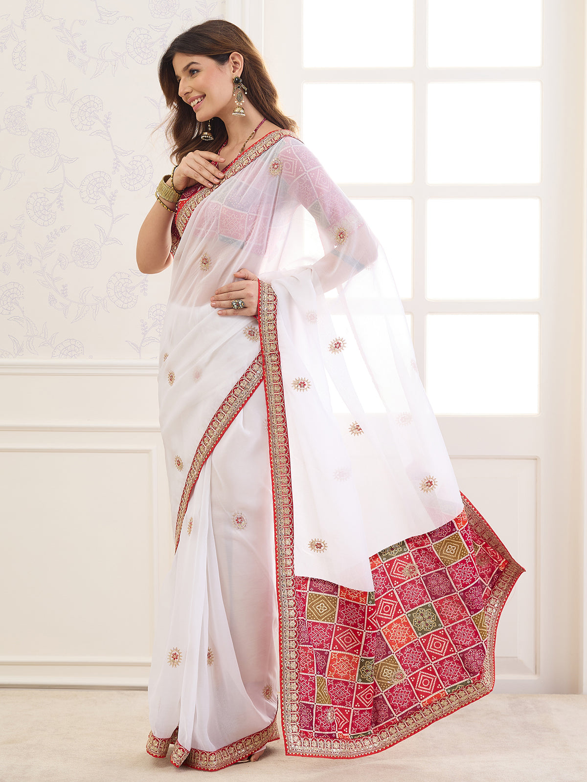 White Viscose saree – detail view 2