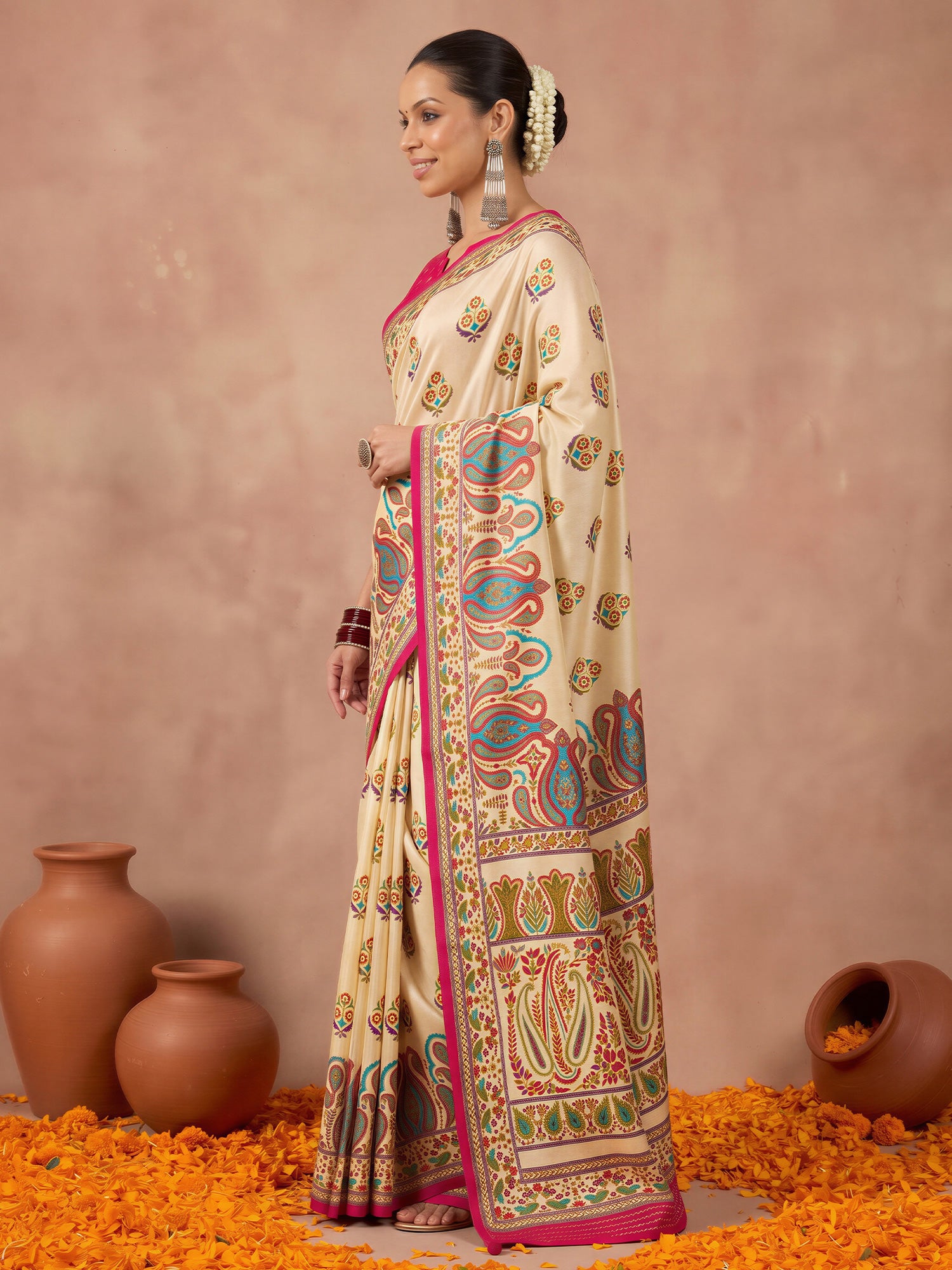 Off White Silk Blend saree – detail view 2