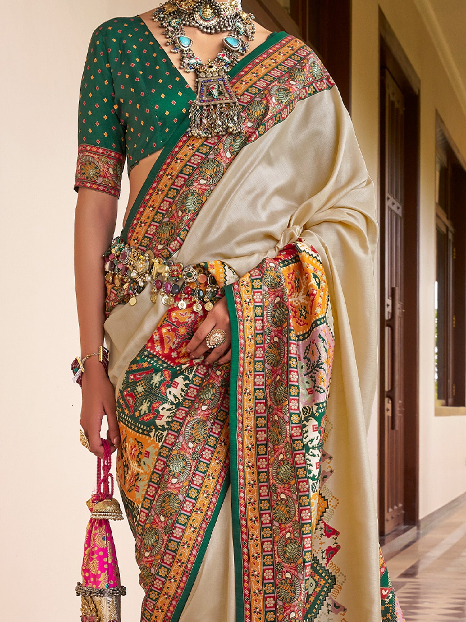 Beige Silk Blend saree – detail view 2