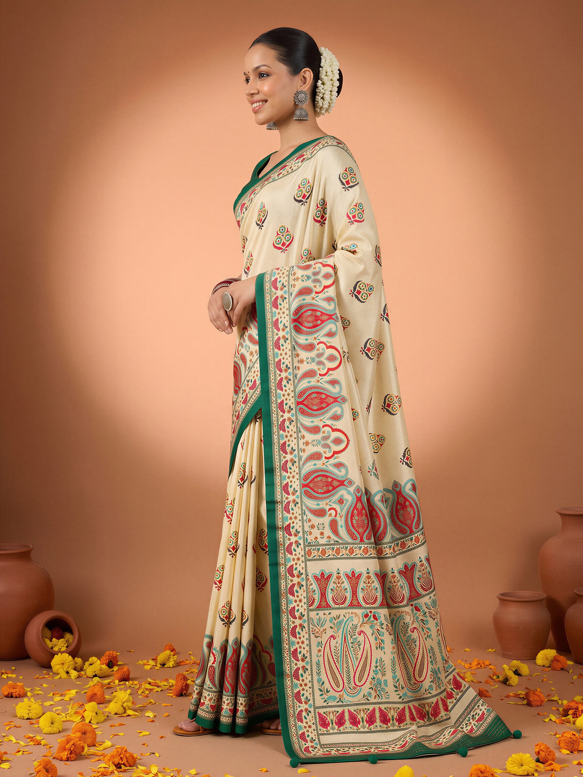 Off White Silk Blend saree – detail view 2