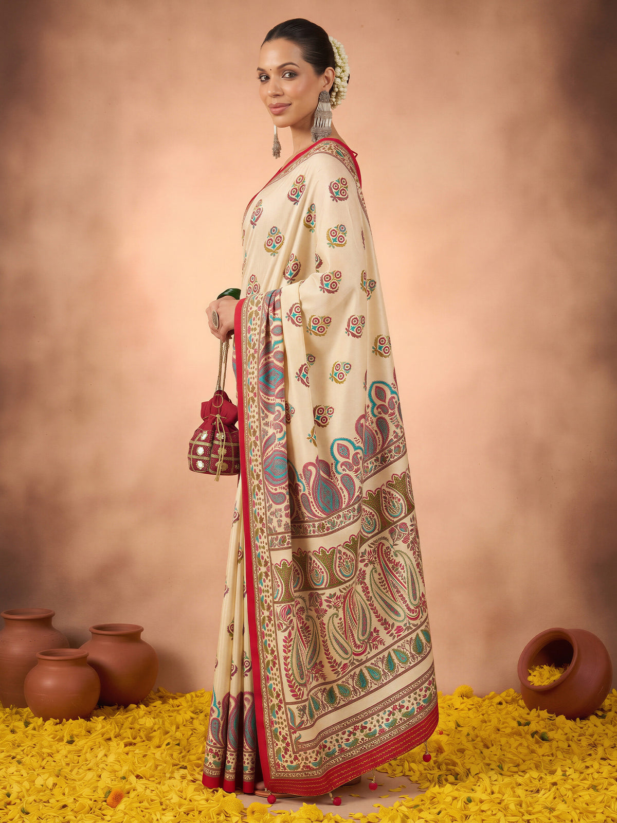 Off White Silk Blend saree – detail view 2