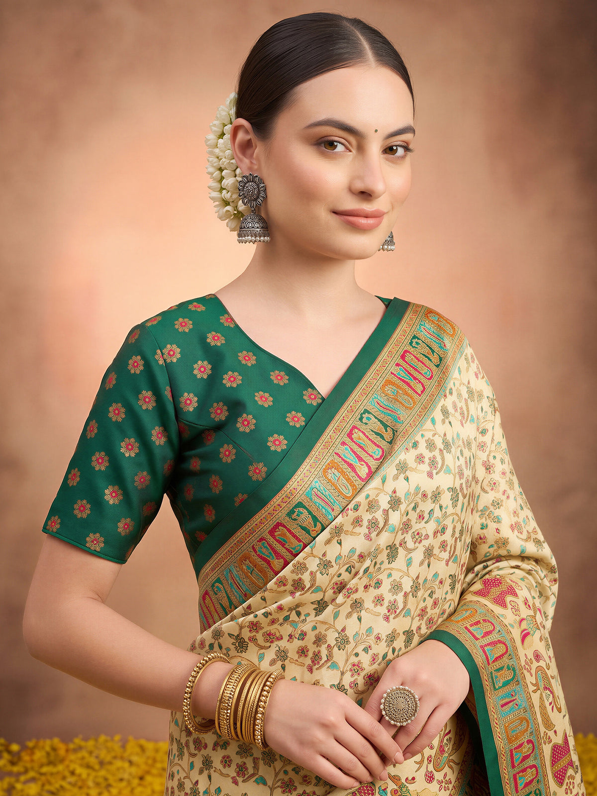 Cream Silk Blend saree – detail view 4