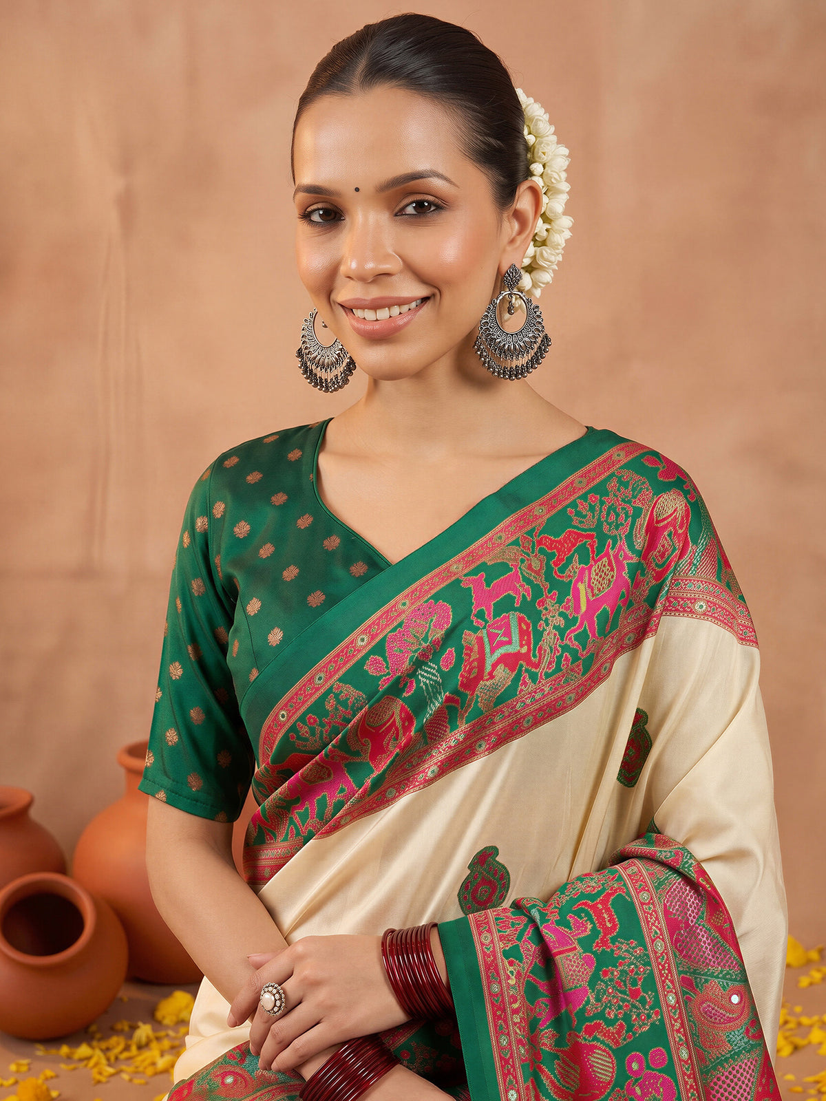 Dark Green Silk Blend saree – detail view 4