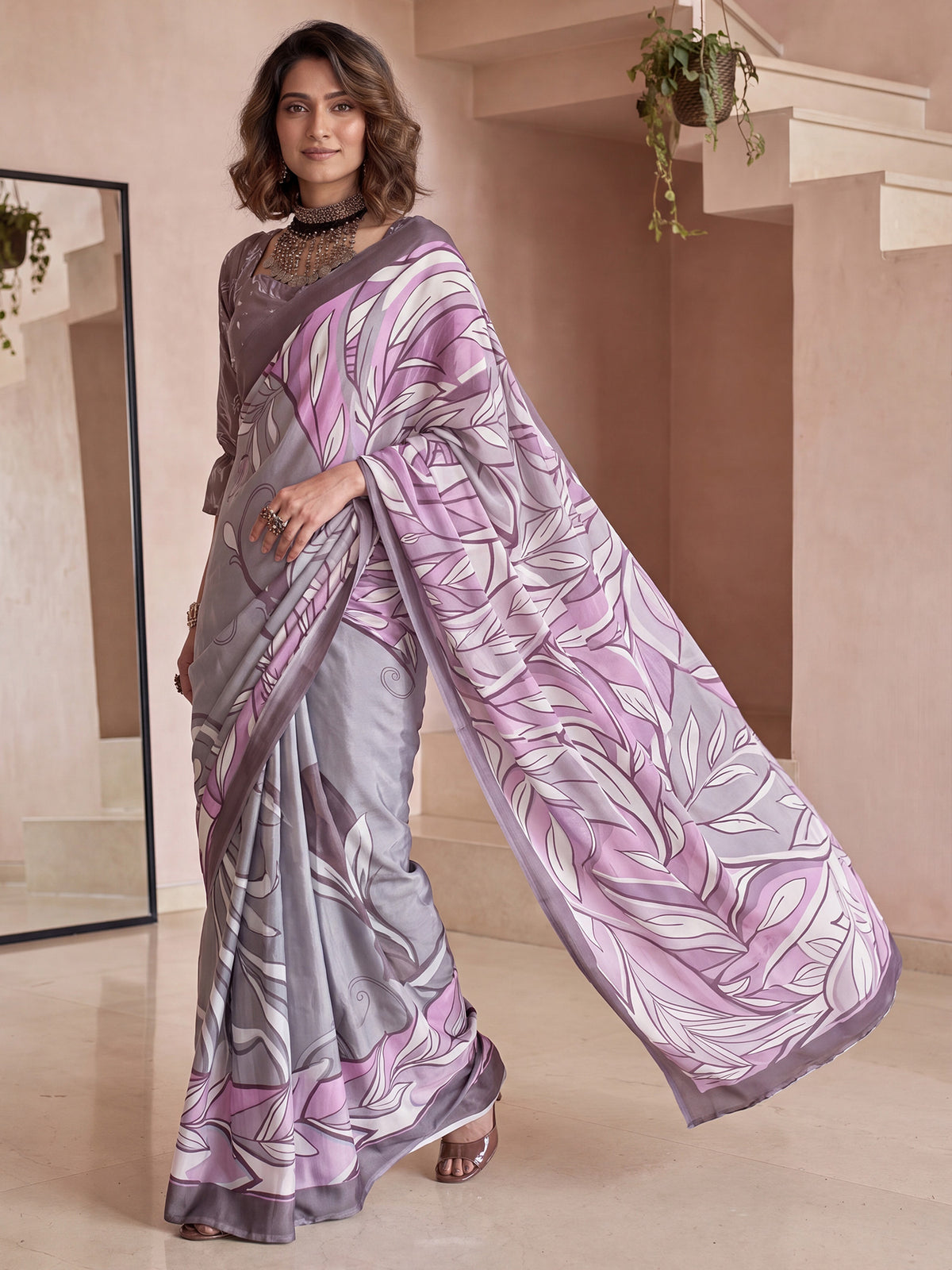 Grey Crepe saree – detail view 3