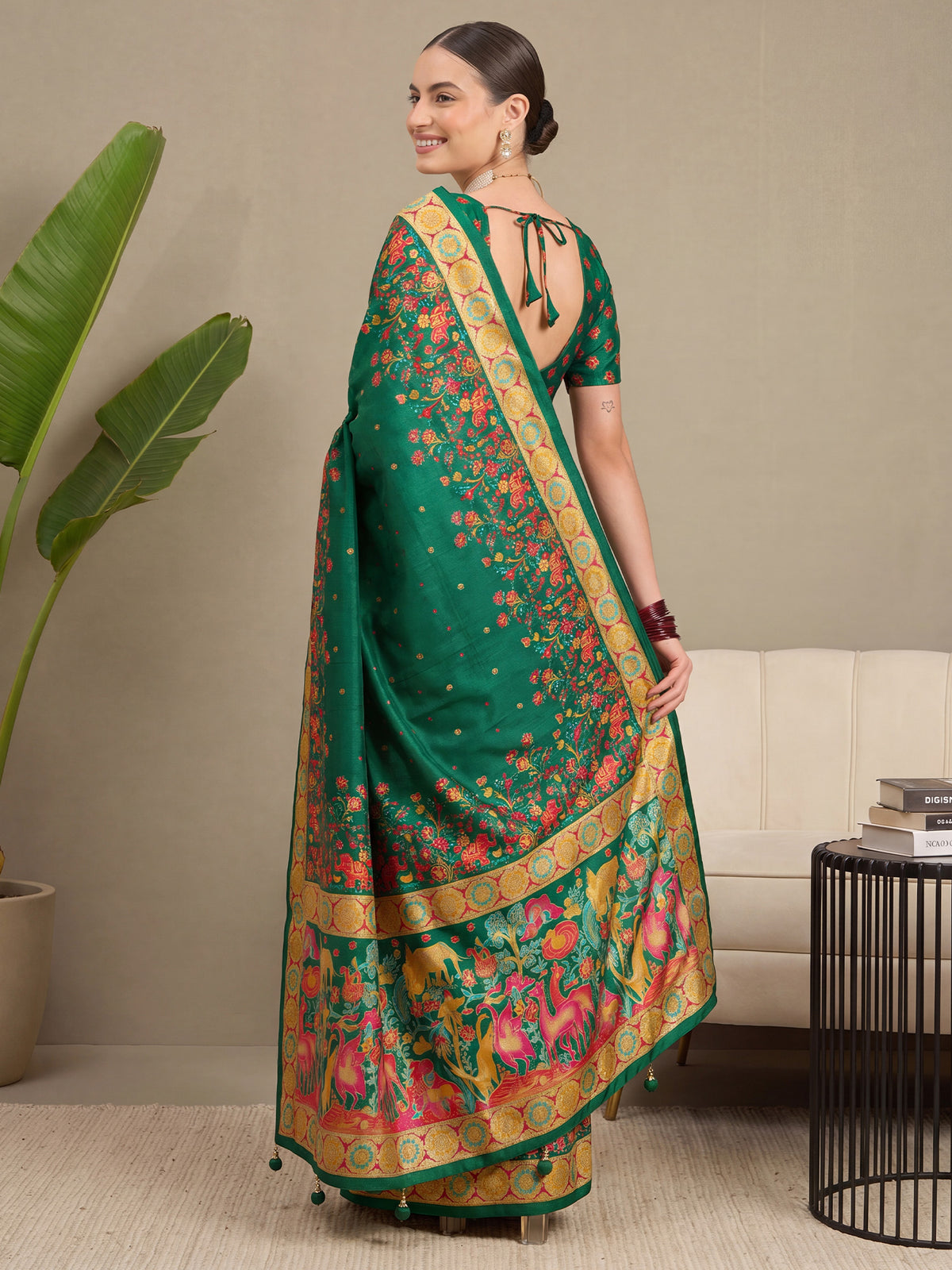 Dark Green Silk Blend saree – detail view 1