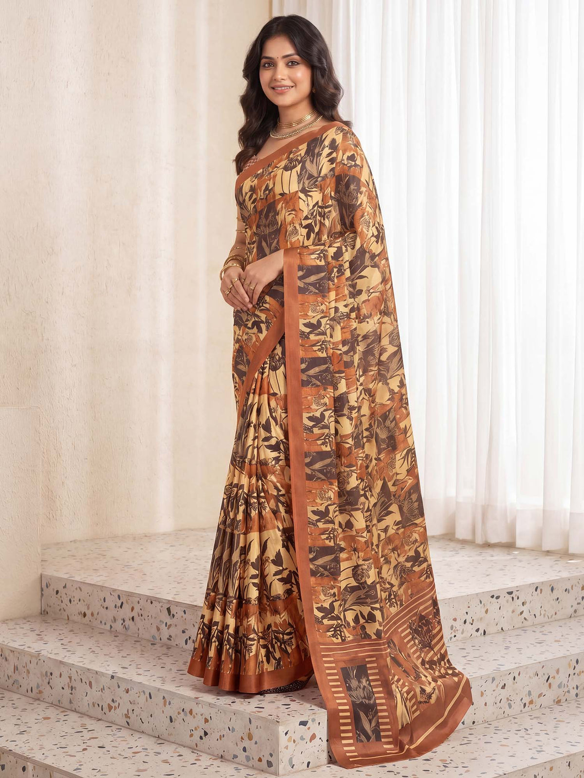 Beige Crepe saree – detail view 2