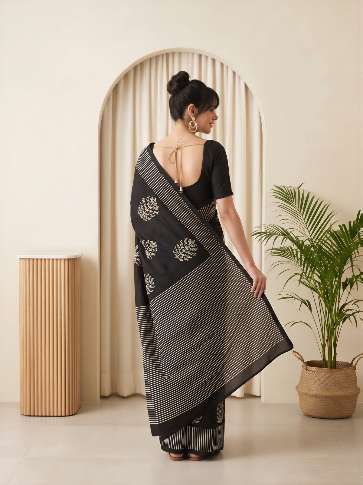 Black Bhagalpuri Silk saree – detail view 1