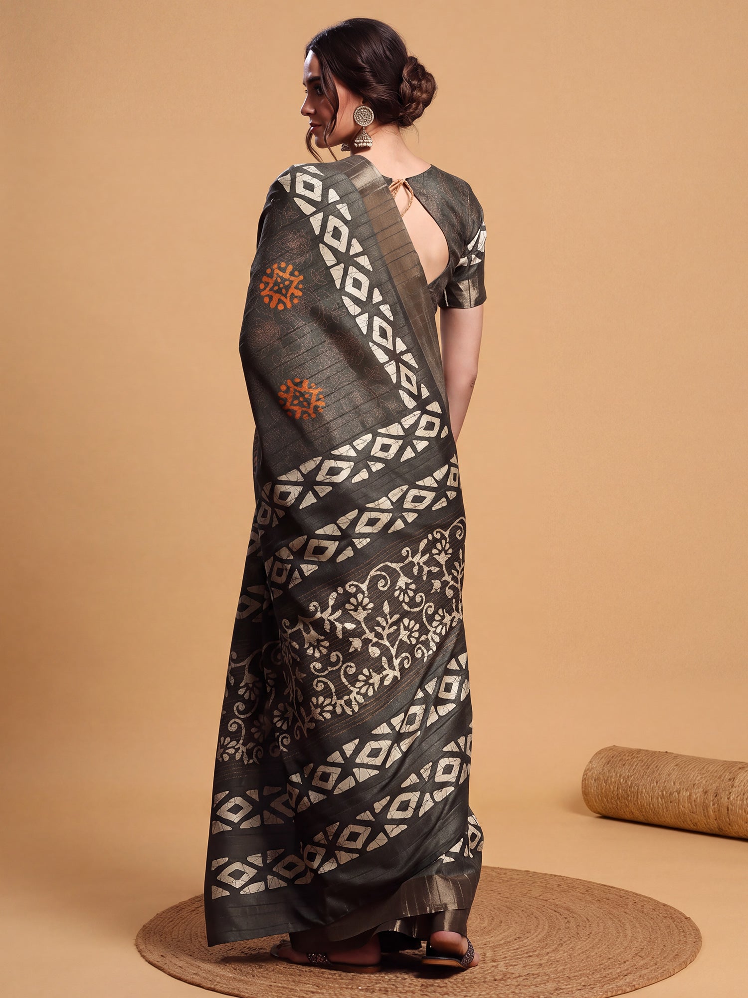 Olive Silk Blend saree – detail view 1