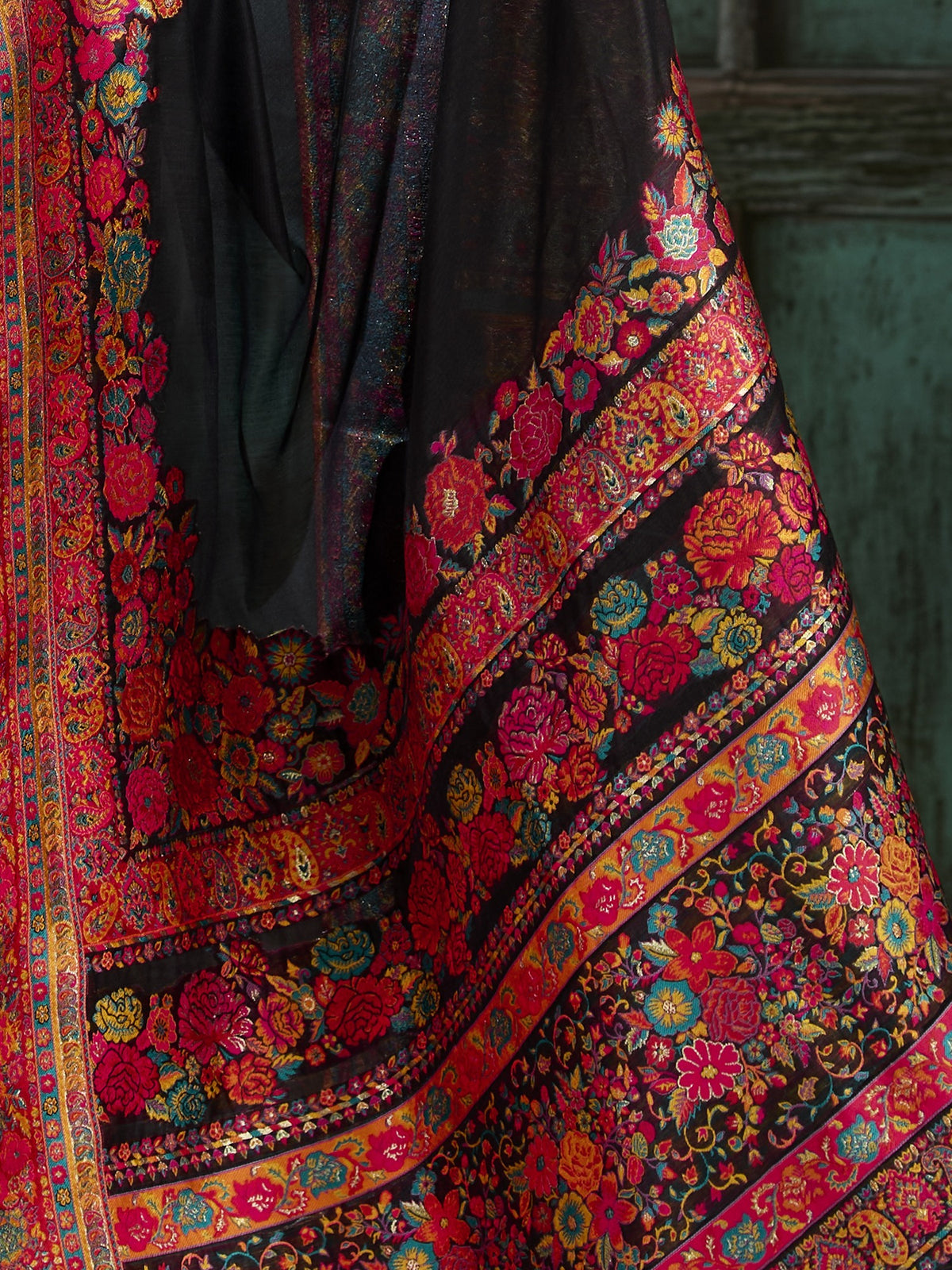 Pallu detail of black cotton saree showing kalamkari narrative motif work and woven design border