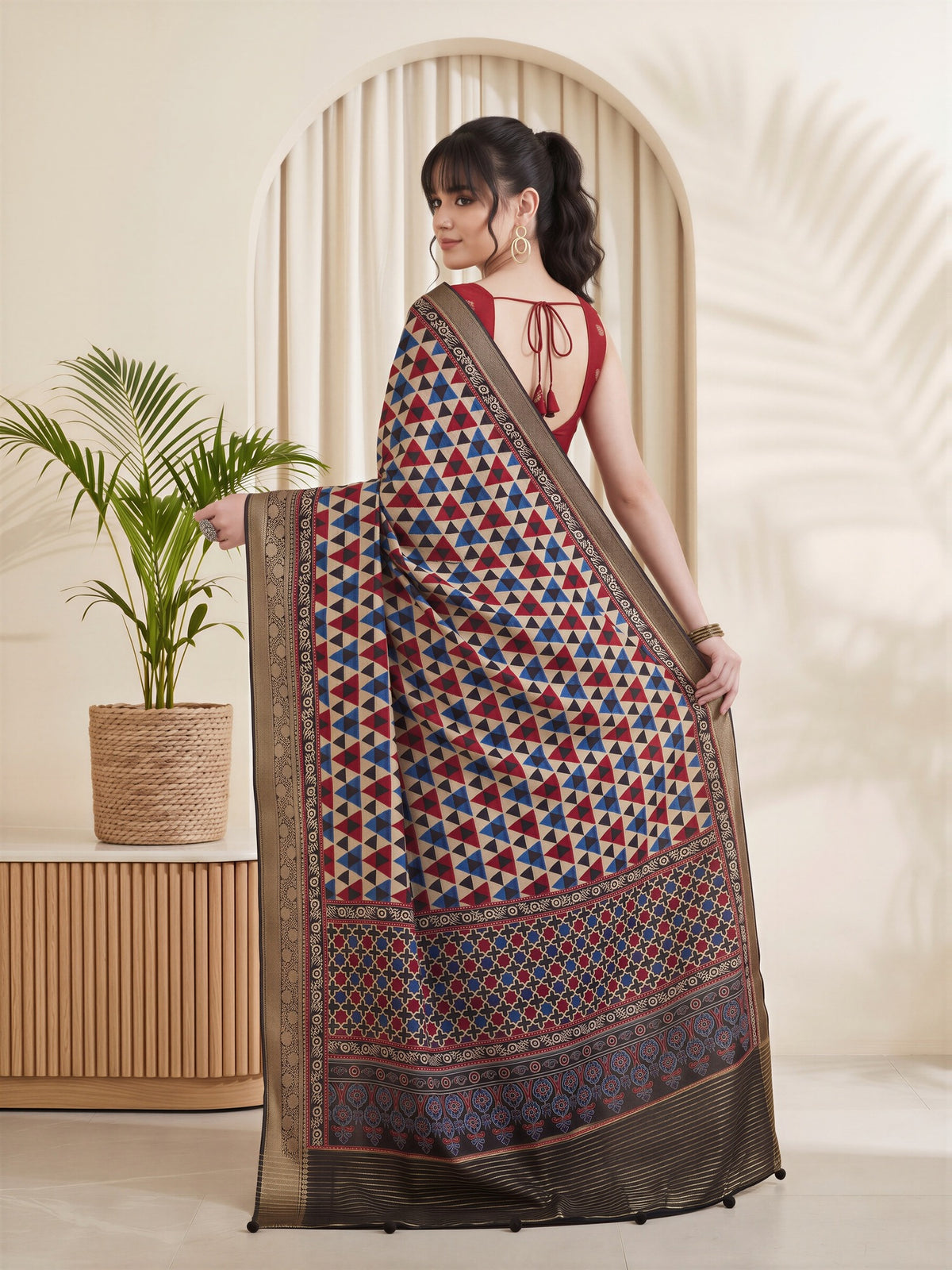 Beige Viscose Silk saree – detail view 1