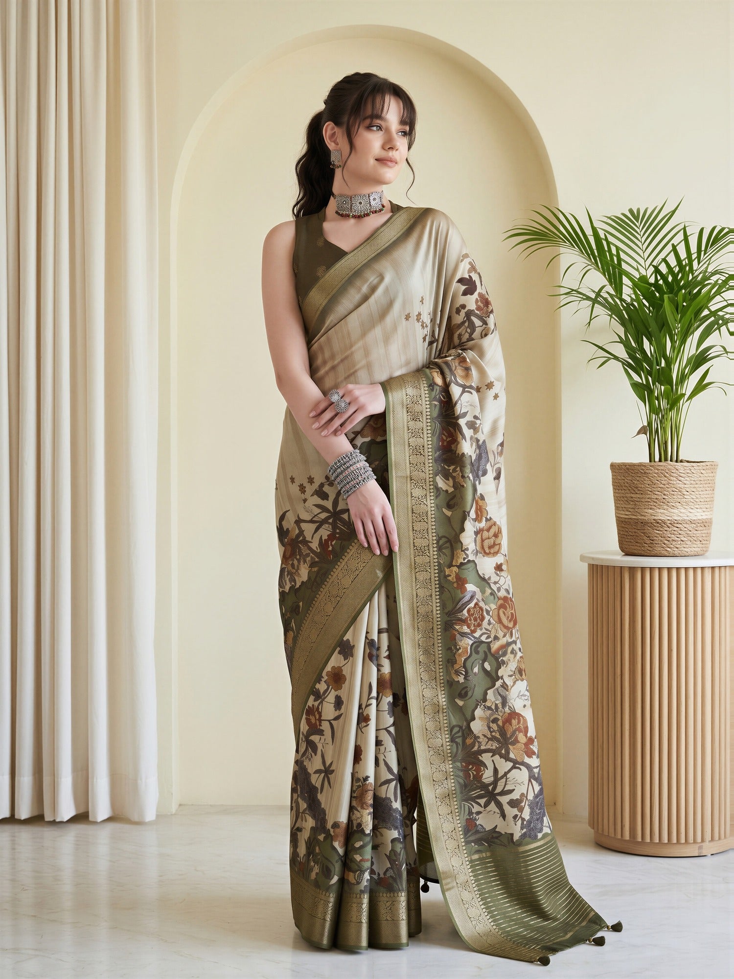 Beige Viscose Silk saree – detail view 3