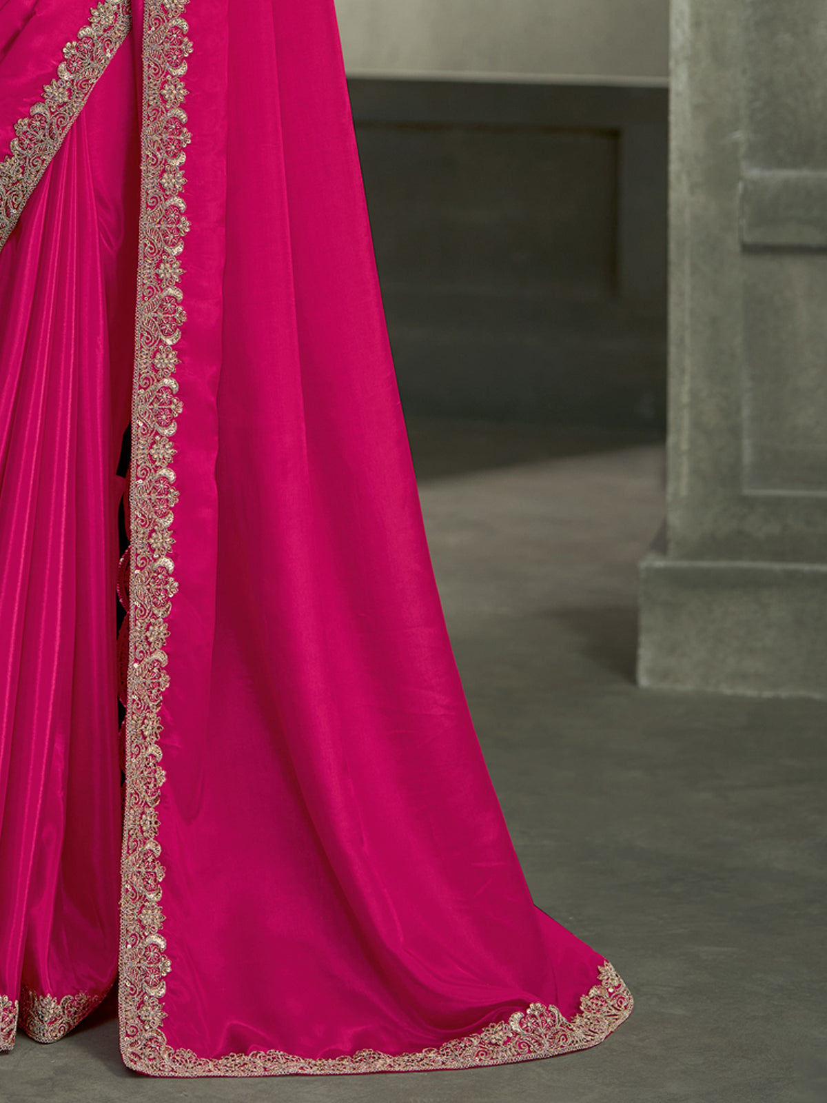 Pink Crepe saree – detail view 4