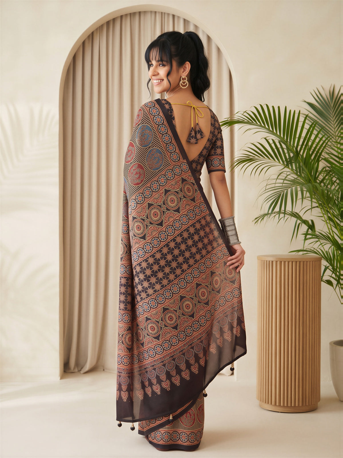 Black Silk Blend saree – detail view 1