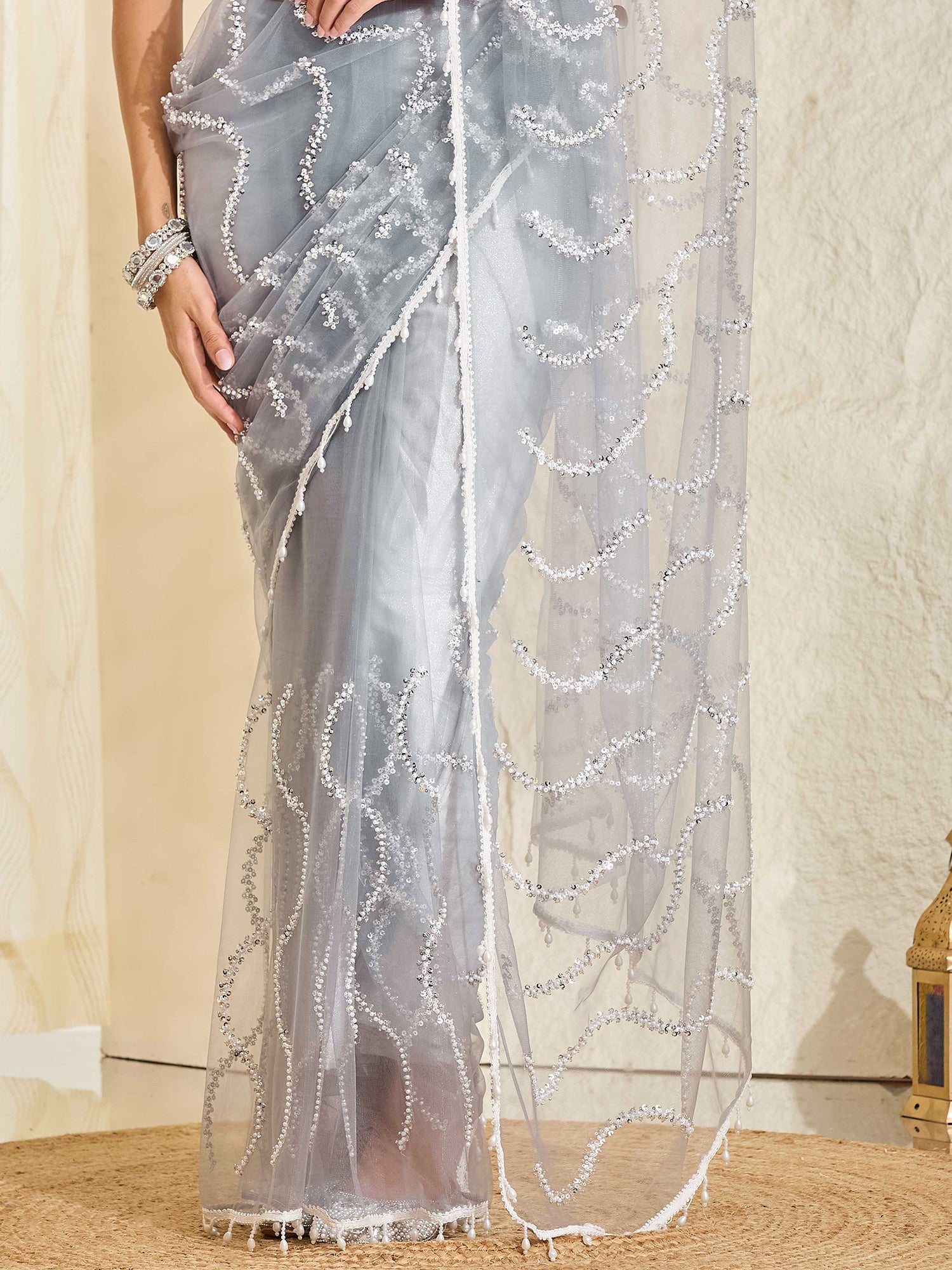 Grey Net saree – detail view 5