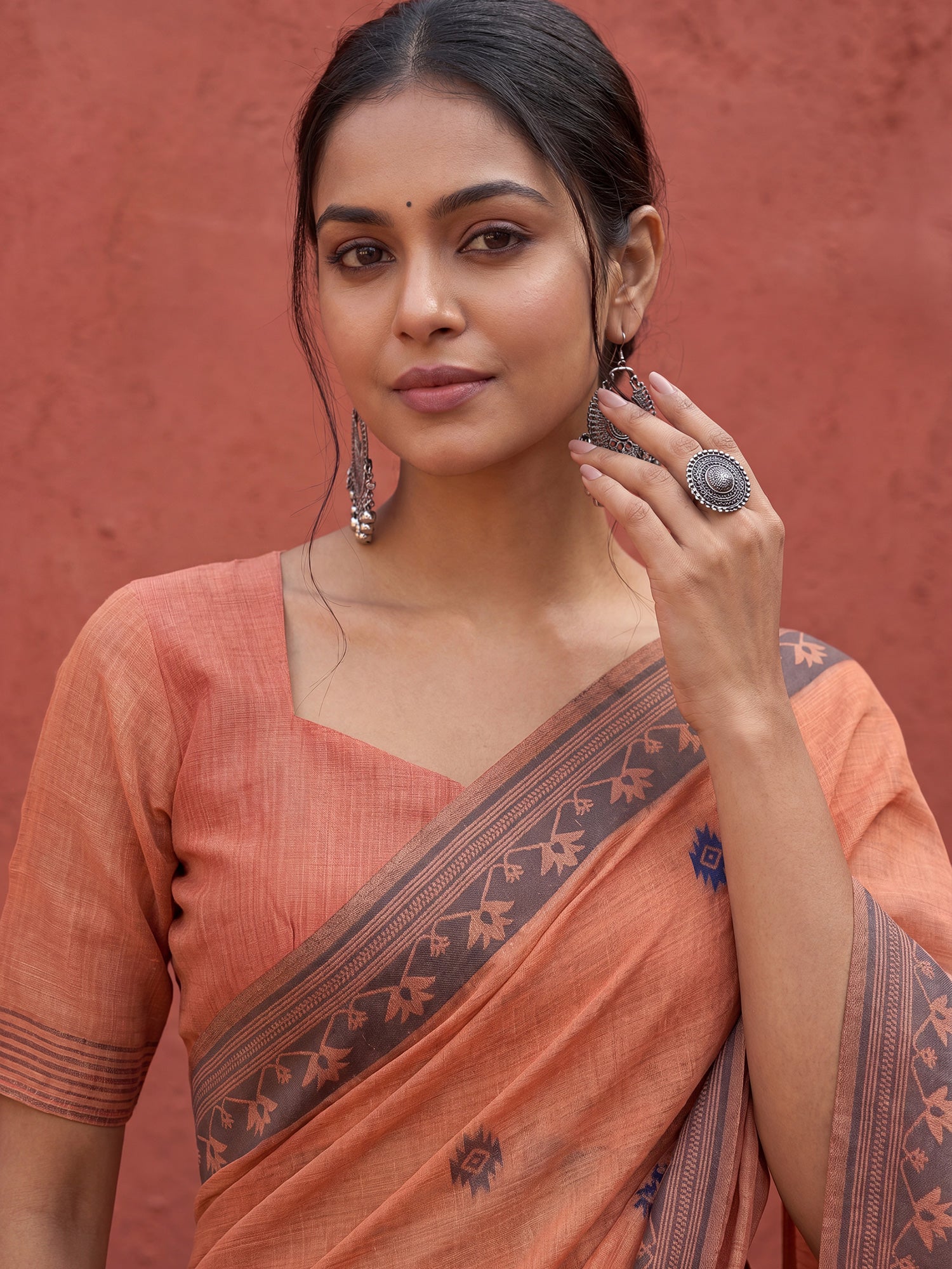 Peach Linen saree – detail view 4